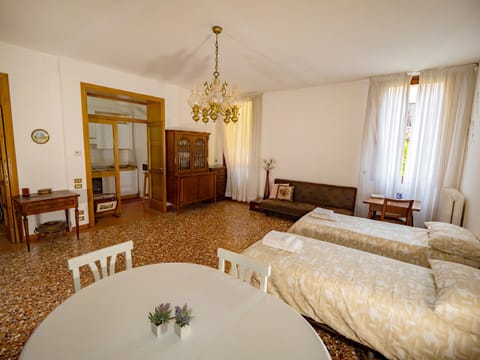 Living room, Photo of the whole room, Seating area