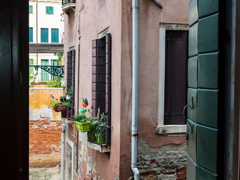 River view, Street view