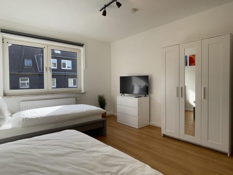 Bed, TV and multimedia, Photo of the whole room, Bedroom, wardrobe