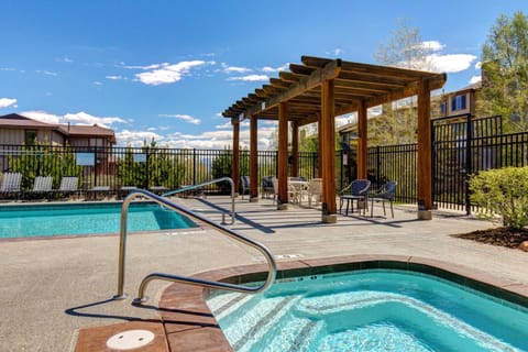 Minutes to Shopping, Restaurants and Canyons Village Community Amenities Casa in Summit Park