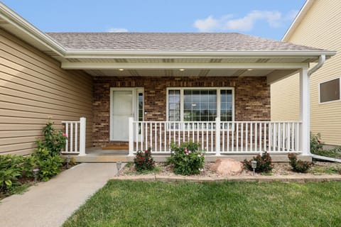 Property building, Facade/entrance, Garden