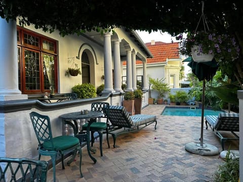 City Club Promenade Bed and Breakfast in Sea Point