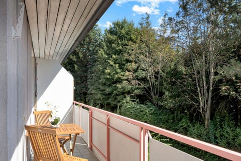 View (from property/room), Balcony/Terrace, Garden view