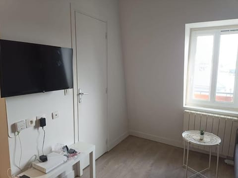 Home Sweet Home Apartment in Aubervilliers