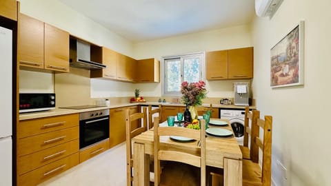 Kitchen or kitchenette, Dining area, dishwasher, oven, stove, toaster