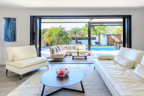 Balcony/Terrace, Living room, Pool view