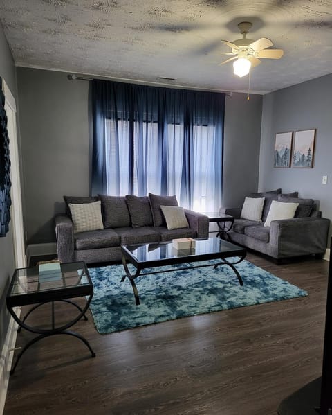 Living room, Seating area