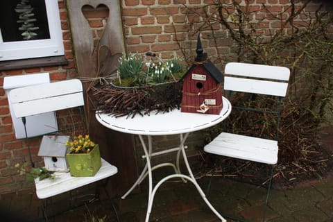 Facade/entrance, Spring