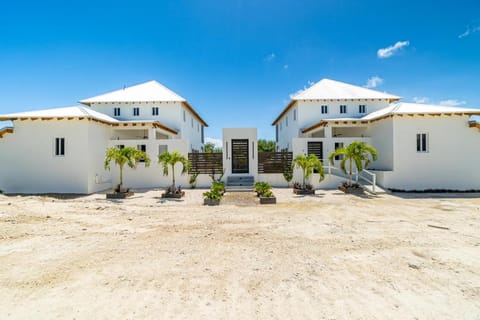 Blue Oasis and Pool Club at Mahogany Bay Villa in San Pedro