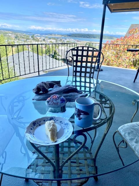 Day, Natural landscape, View (from property/room), Balcony/Terrace, Seating area, Dining area, Mountain view