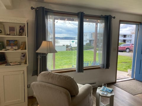 Day, Living room, Seating area, Garden view, Sea view