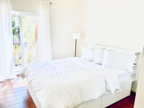 Santa Monica Bliss - 2BR Perfect for Beach Getaway! Apartment in Santa Monica