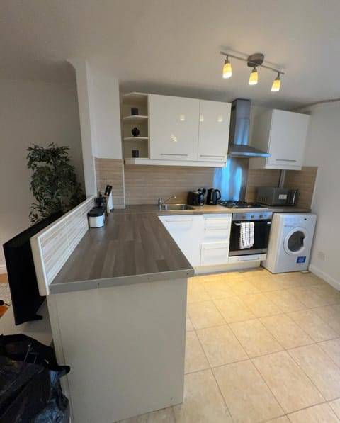 2 Bed House near Canary Wharf House in London Borough of Lewisham