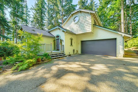 Peaceful Home with Partial Lake Sammamish View! House in Lake Sammamish