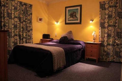 Popular Family and Pet friendly Modern Cosy Bach WiFi House in Hanmer Springs