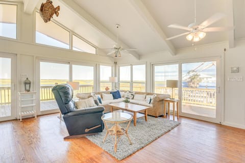 Crystal Beach Home with Large Deck and Bay Views! House in Bolivar Peninsula