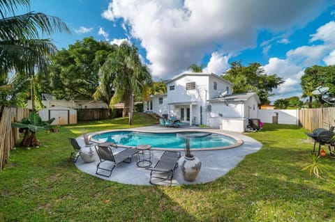 Stylish 2-story Home & Pool House in Hollywood