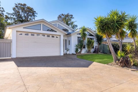 The Atrium by Experience Jervis Bay House in Saint Georges Basin