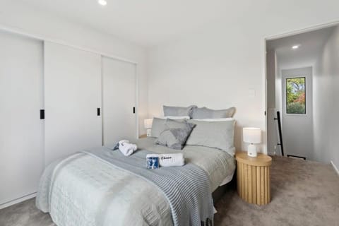 Tudor Nook - Modern Comforts in a Classic Setting House in Auckland