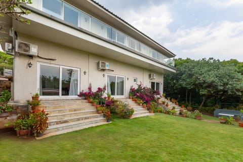 Property building, Facade/entrance, Garden, Seating area, Garden view