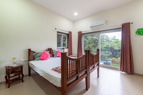 Bed, Living room, Photo of the whole room, Bedroom, Garden view, air conditioner