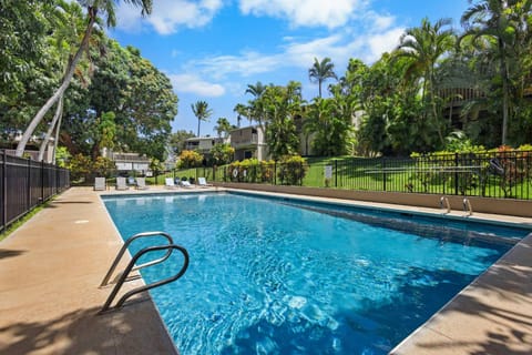 Day, Swimming pool, sunbed