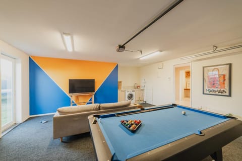 Chic Retreat - Modern Comforts & Game Room Fun House in Christchurch