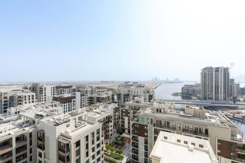 1BR Vida residences Creek Beach Apartment in Al Sharjah