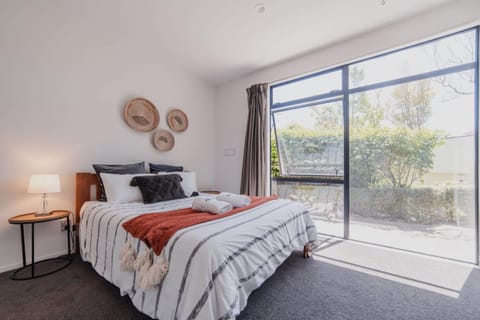 Million Dollar City Views - Sleeps 12 House in Christchurch