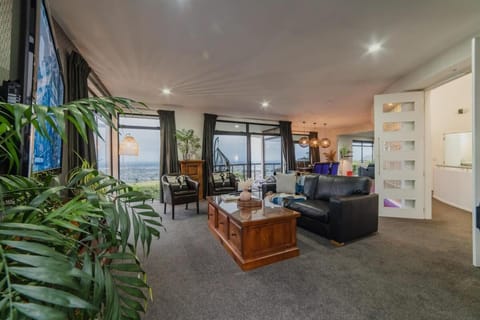 Million Dollar City Views - Sleeps 12 House in Christchurch