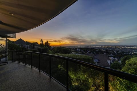 Million Dollar City Views - Sleeps 12 House in Christchurch