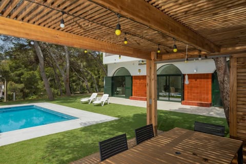 Villa Aigua Xelida, 5mins walking from beach House in Baix Empordà