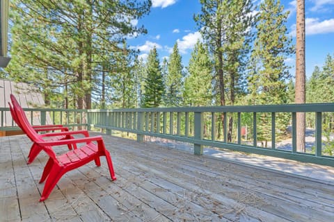 Northstar Retreat by Golf Course & Free Shuttle House in Northstar Drive