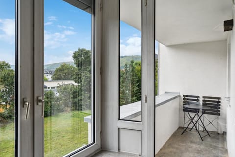 Balcony/Terrace, Dining area, Garden view, Mountain view