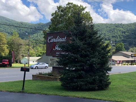 Cardinal Inn Motel in Maggie Valley