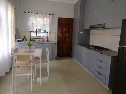 Kitchen or kitchenette, Dining area, stove