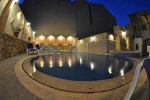 6 Bedroom Farmhouse with Large Private Pool House in Malta