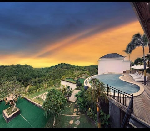 Natural landscape, Mountain view, Pool view, Swimming pool, sunbed