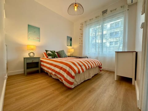 Bed, Photo of the whole room, Bedroom, air conditioner