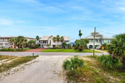 Mellow Yellow Bungalow House in Pensacola Beach