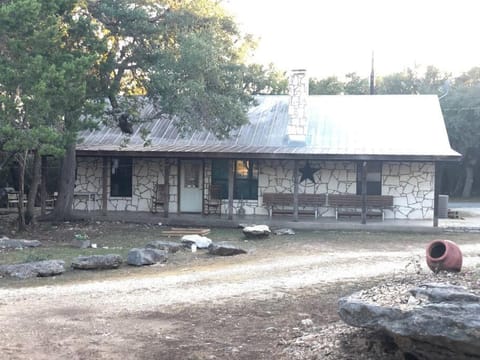 Laurel Canyon - Frio River Haven House in Concan