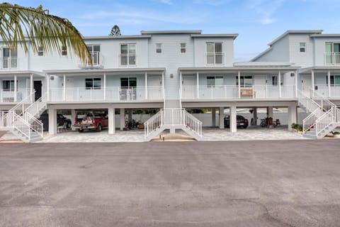 Ocean Front Serenity Awaits Apartment in Marathon