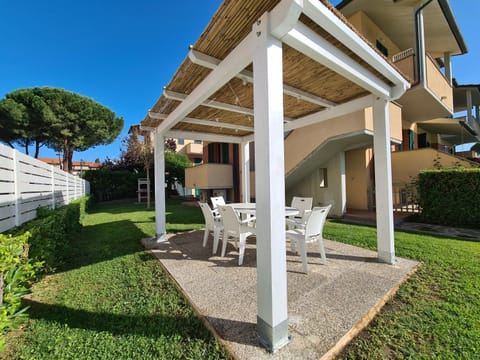 Property building, Patio, Spring, Day, Night, Winter, Summer, BBQ facilities, Garden, View (from property/room), Other, Decorative detail, Seating area, Dining area, Autumn, On site, Garden view, Pool view, Pool view, Swimming pool, Seasons, Time of day, Location, Sunrise, Sunset, Parking, furniture, furniture, internet, internet, air conditioner