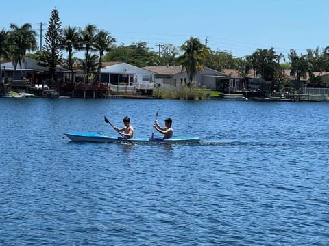 Beach Lake Paradise - Super Location! House in Dania Beach