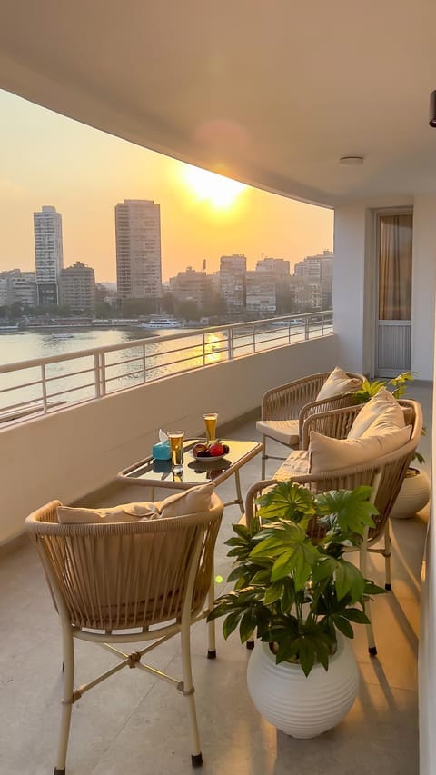 Day, Natural landscape, View (from property/room), Balcony/Terrace, River view, Sunrise