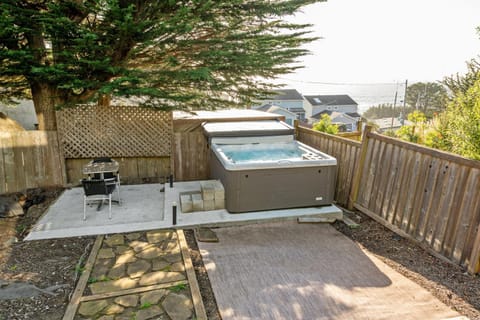 Patio, Natural landscape, Hot Tub, sunbed