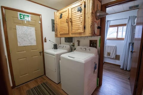 Black bear cabin with blow up hot tub House in Castle Rock Lake