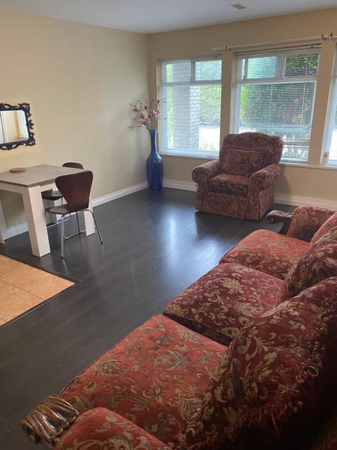 Large spacious suite with separate entrance House in Richmond