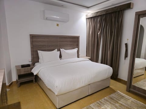 Bed, Photo of the whole room, air conditioner