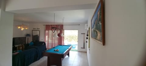 Billiard, Living room